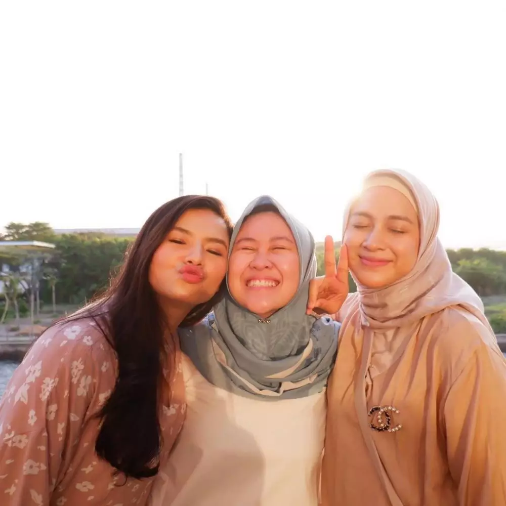 Gaya Nina Zatulini di kehamilan ketiga  © 2020 brilio.net