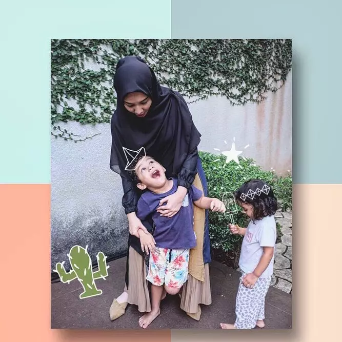 Irwansyah dan Kia momong keponakan berbagai sumber Irwansyah dan Kia momong keponakan berbagai sumber