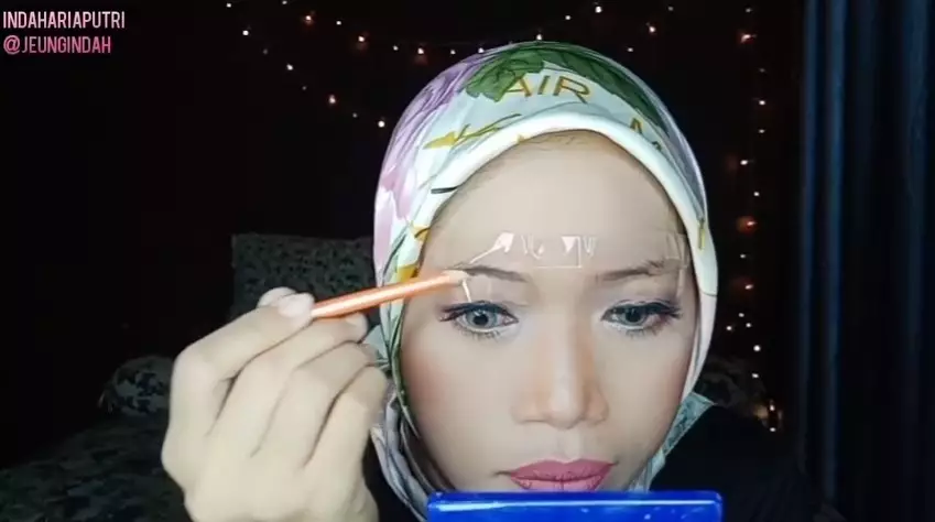 Kelakuan nyeleneh lukis alis Berbagai sumber Kelakuan nyeleneh lukis alis Berbagai sumber