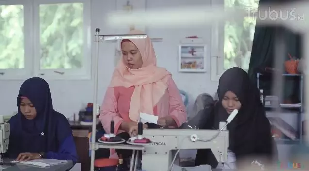 guru berhutang demi sekolah gratis YouTube