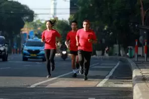 4 Fakta lomba lari AZA Virtual Run, bisa ikutan dari mana saja loh   