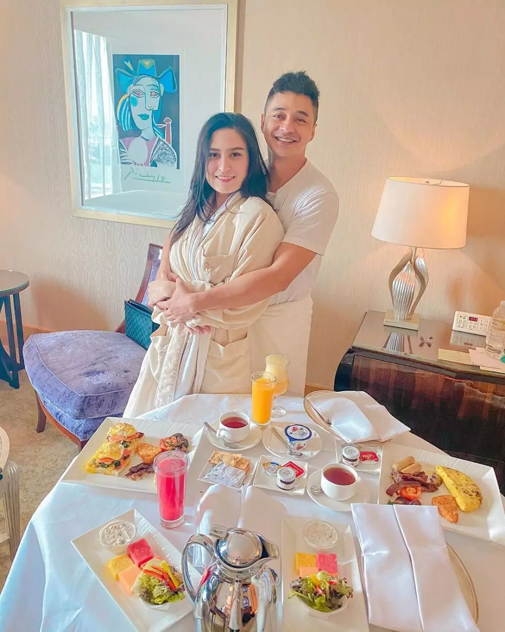 Angbeen Rishi pamer baby bump berbagai sumber