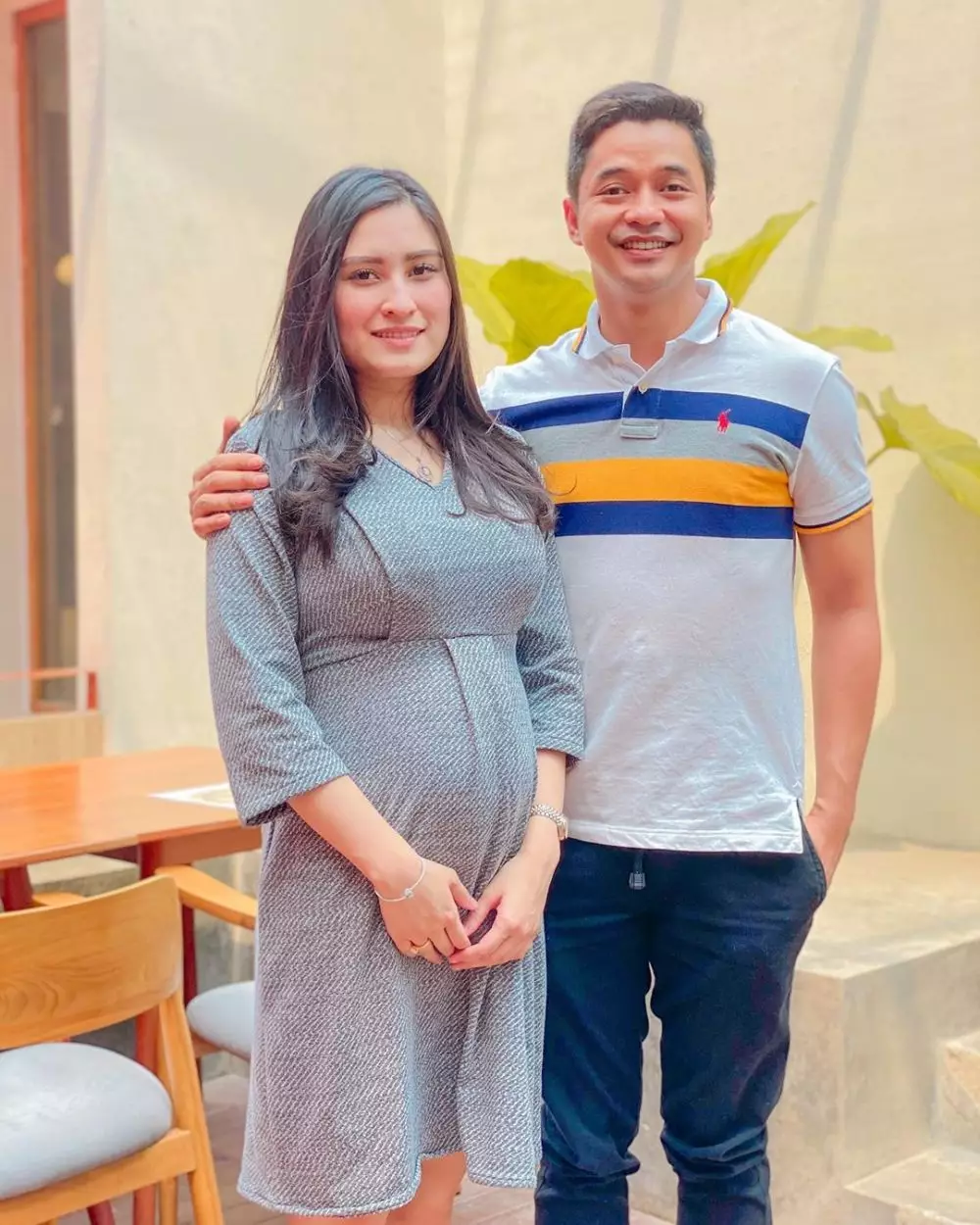 Angbeen Rishi pamer baby bump berbagai sumber