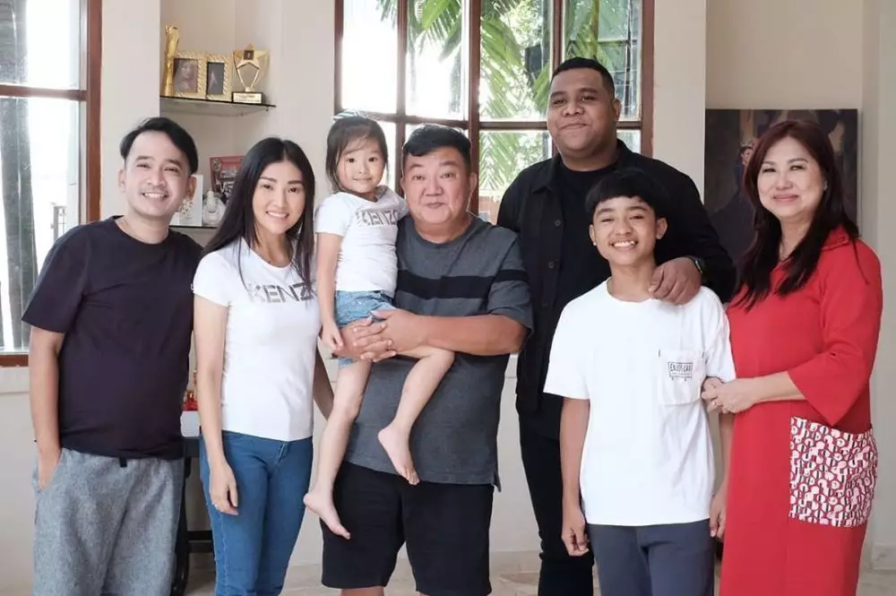 Betrand Peto dan orangtua Sarwendah Instagram