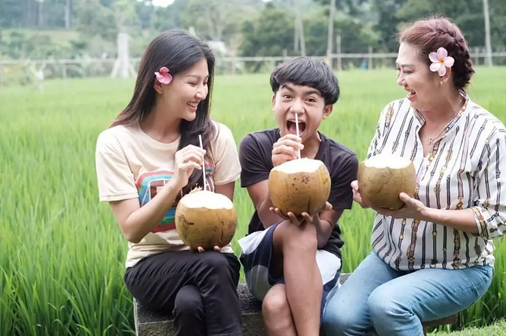 Betrand Peto dan orangtua Sarwendah Instagram