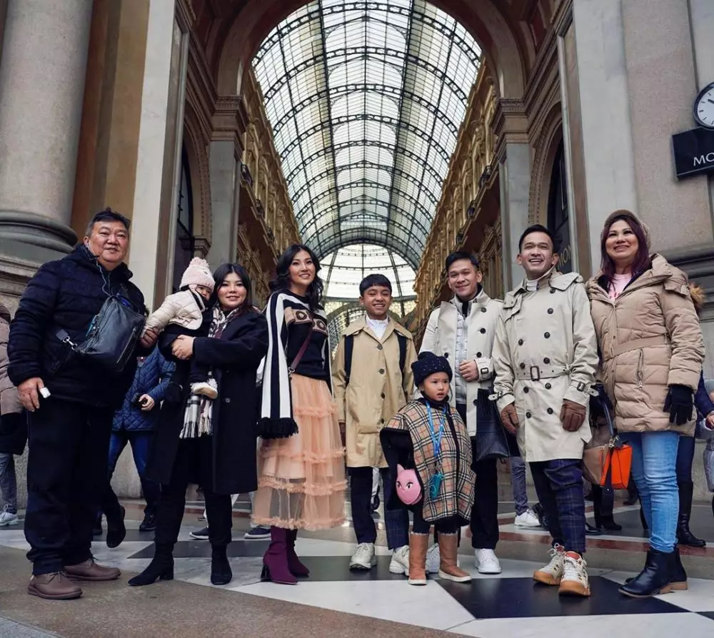 Betrand Peto dan orangtua Sarwendah Instagram