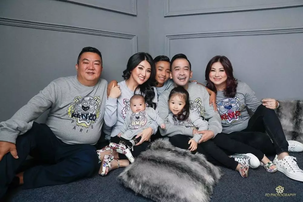 Betrand Peto dan orangtua Sarwendah Instagram