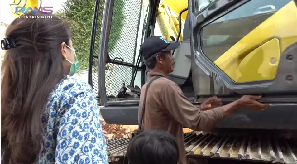 Nagita Slavina eskavator instagram 