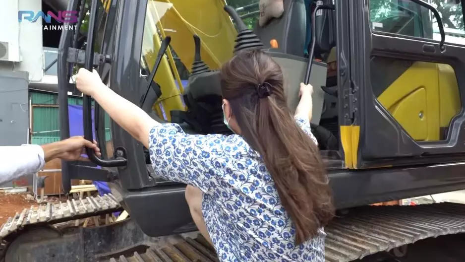 Nagita Slavina eskavator instagram 