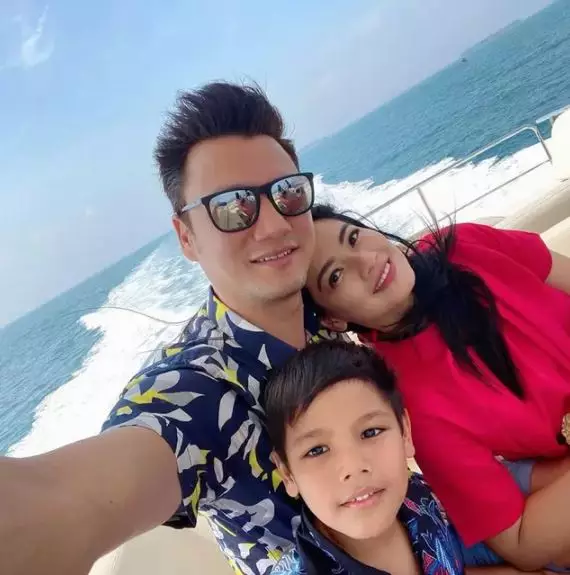 titi kamal liburan di kapal In