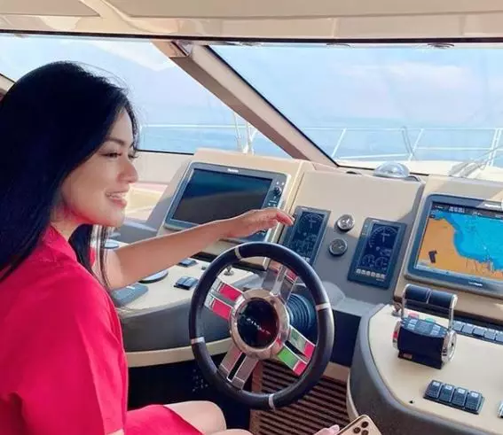 titi kamal liburan di kapal In