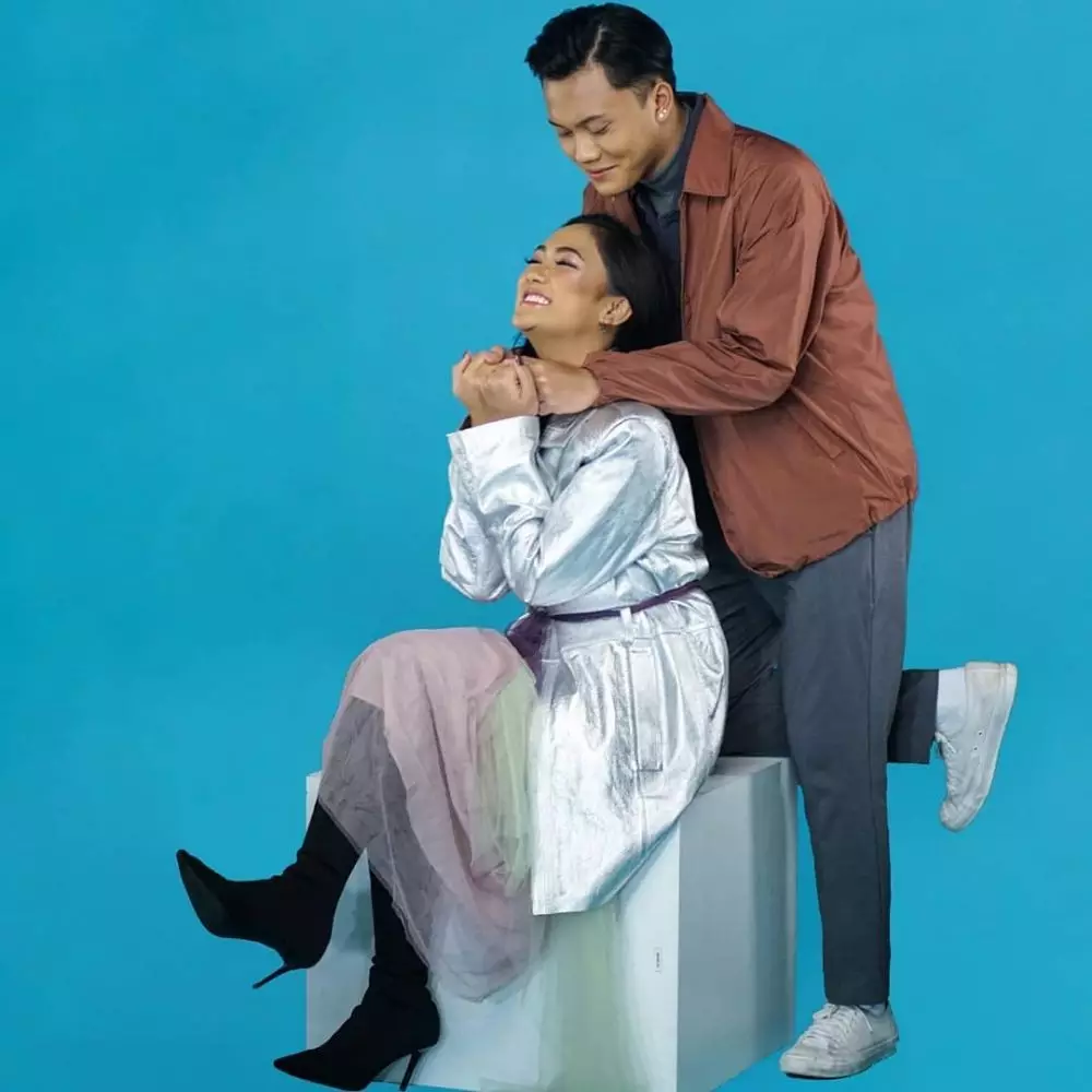 Pasangan duet penyanyi bikin baper  berbagai sumber