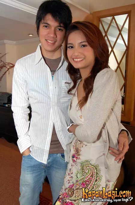 Pasangan duet penyanyi bikin baper  berbagai sumber