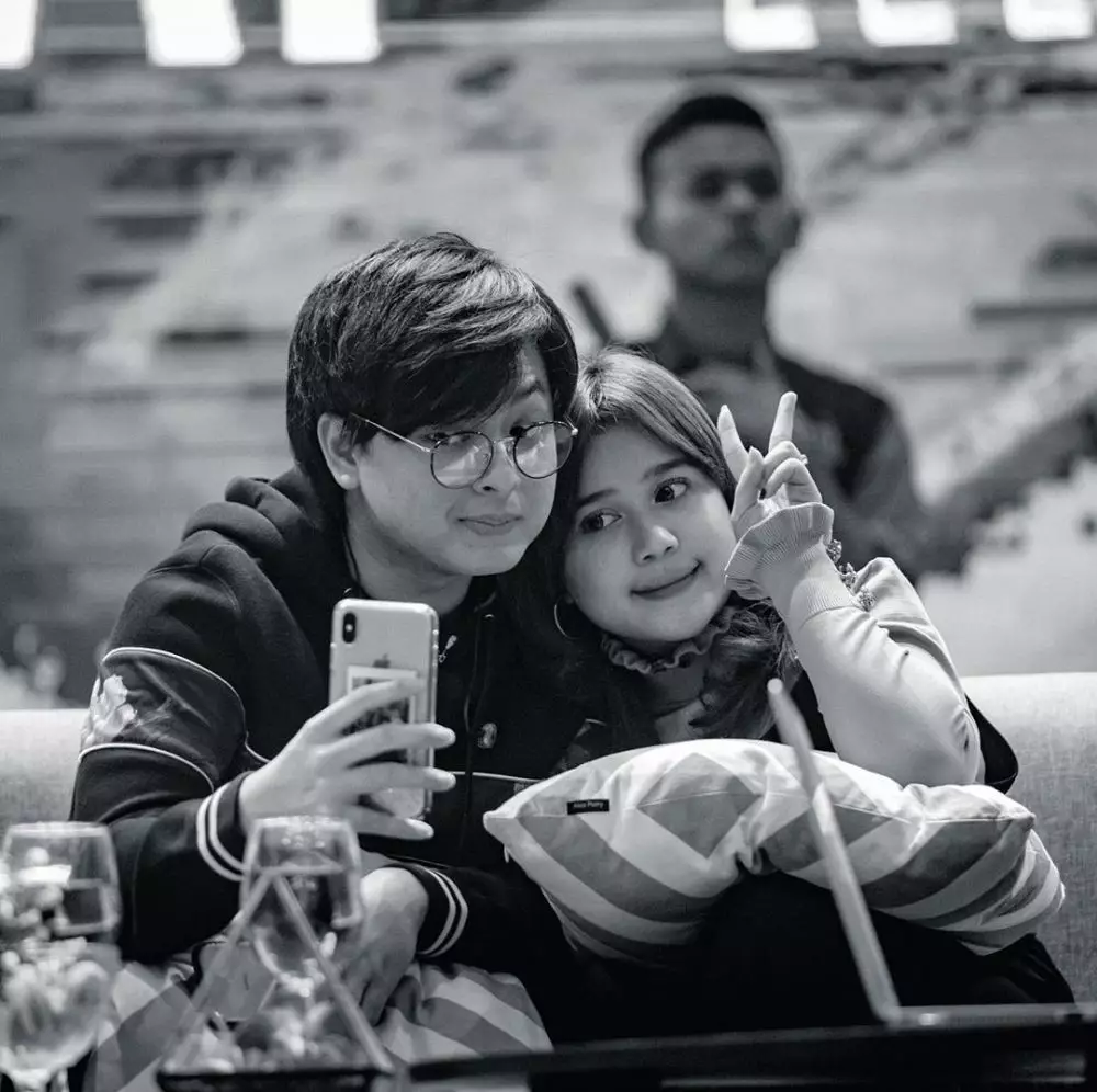 Pasangan duet penyanyi bikin baper  berbagai sumber