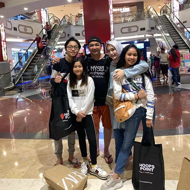 Seleb ini punya ibu sambung © 2020 brilio.net