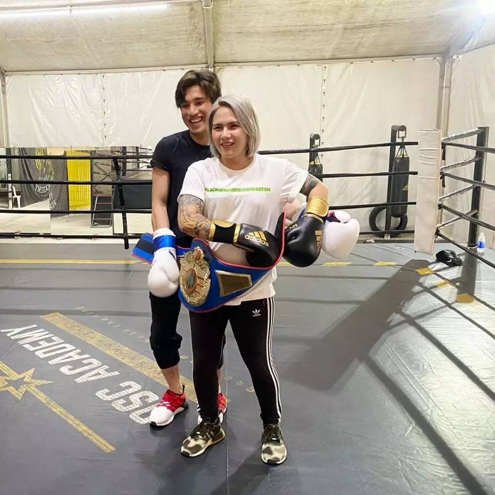 Momen mesra Evelyn dan pacar baru Instagram