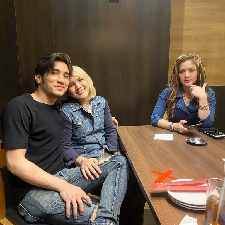 Momen mesra Evelyn dan pacar baru Instagram