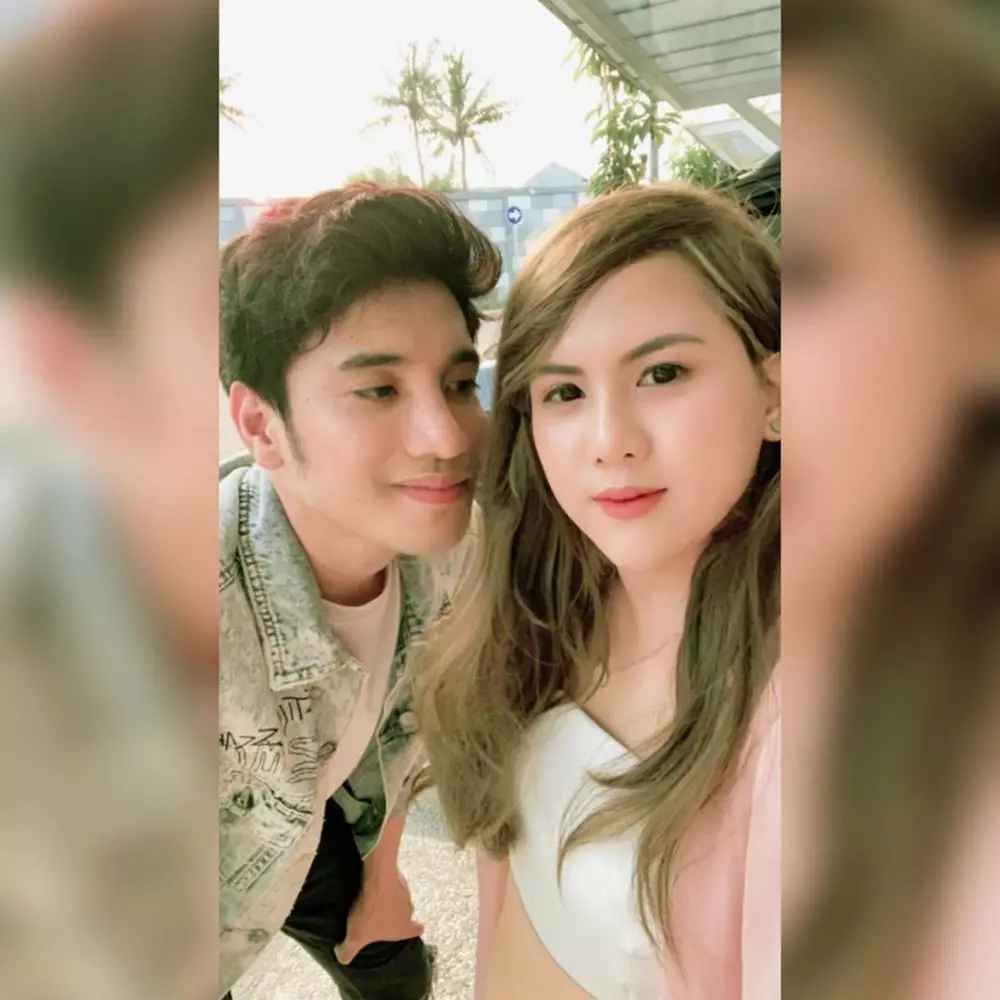 Momen mesra Evelyn dan pacar baru Instagram