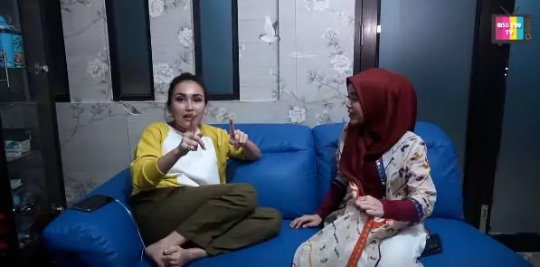 lesty main dengan att Berbagai sumber