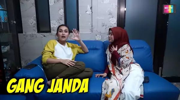 lesty main dengan att Berbagai sumber