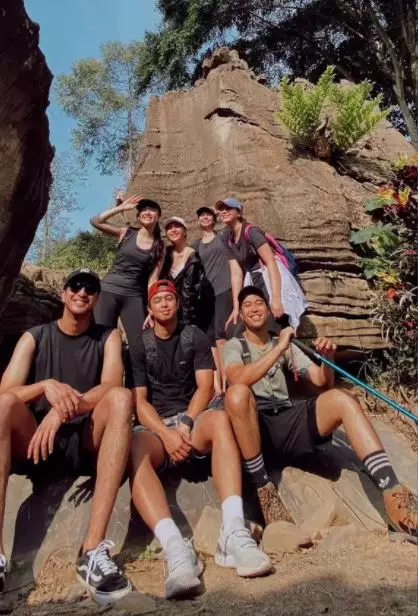 febby trekking bareng sahabat Instagram