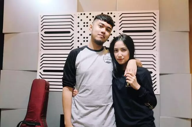 kebersamaan dj dan pasangan © 2020 Instagram
