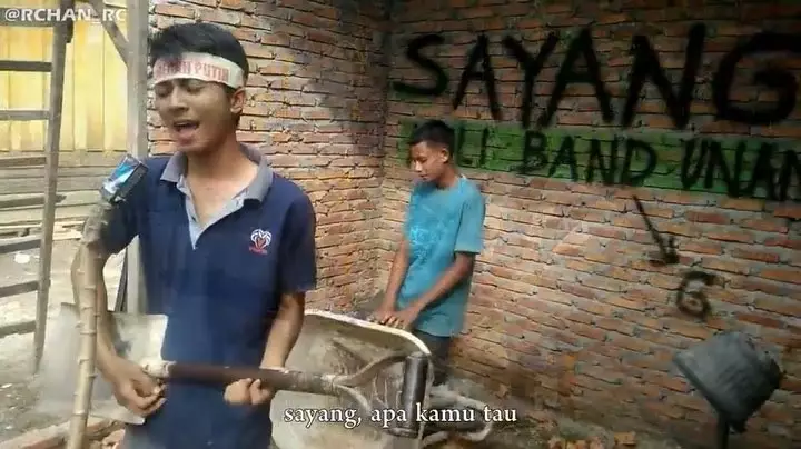 tukang bangunan konser Instagram