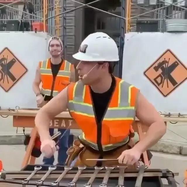 tukang bangunan konser Instagram