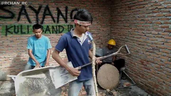 tukang bangunan konser Instagram