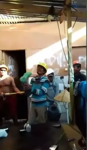 tukang bangunan konser Instagram