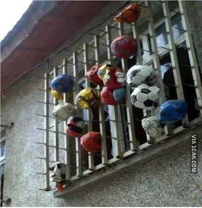 jendela nyeleneh Berbagai Sumber