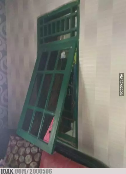 jendela nyeleneh Berbagai Sumber