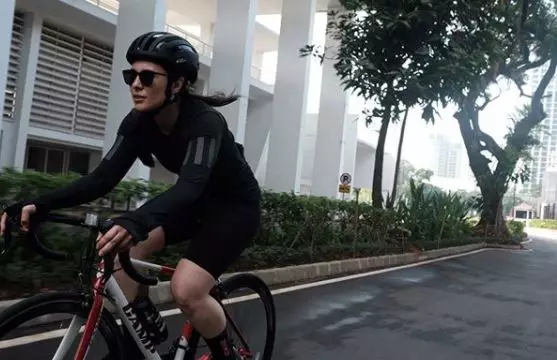 sepeda wulan guritno cantik Instagram