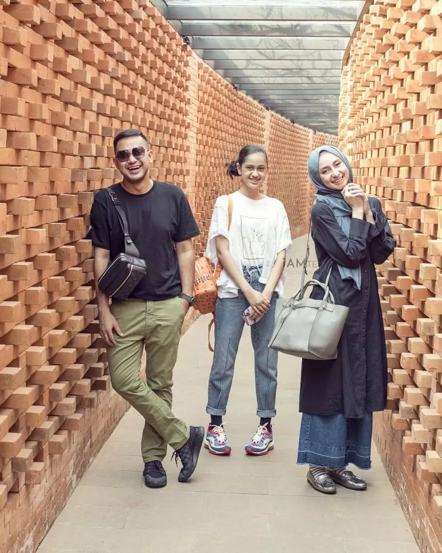 Potret kompak seleb dan anak tunggal Instagram