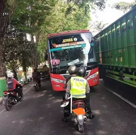 momen lucu kena apes di jalan © 2020 instagram.com