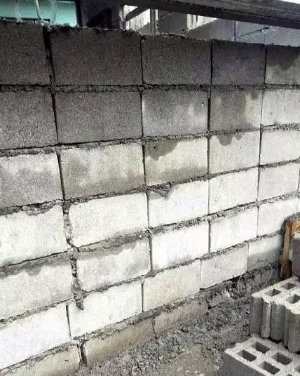 tukang bangunan salah pasang © 2020 instagram.com