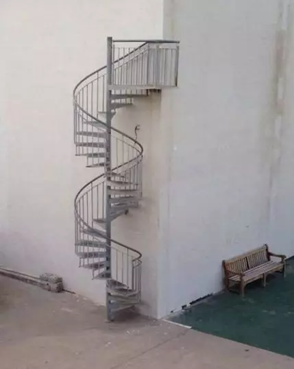 tukang bangunan salah pasang © 2020 instagram.com