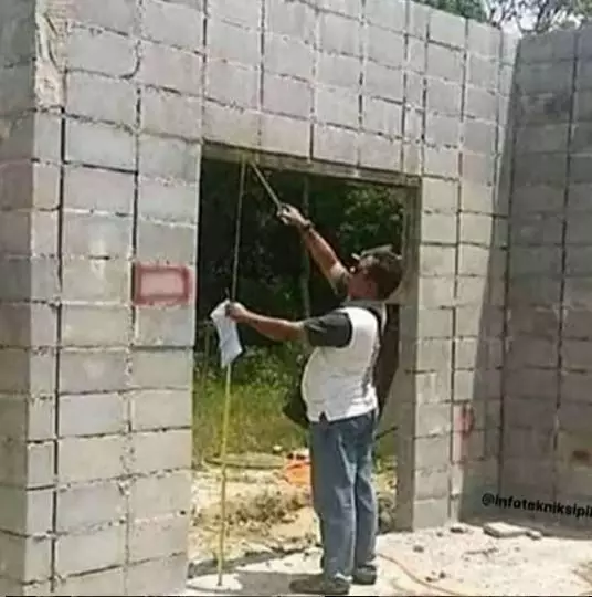 tukang bangunan salah pasang © 2020 instagram.com