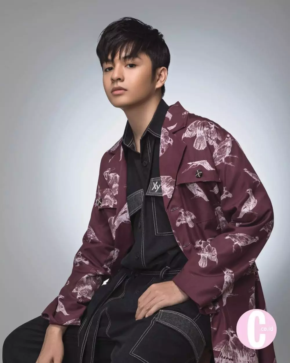 pemotretan seleb ganteng bergaya korea © 2020 Instagram