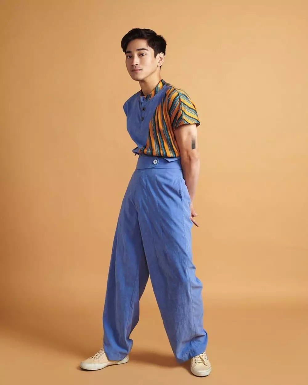 pemotretan seleb ganteng bergaya korea © 2020 Instagram