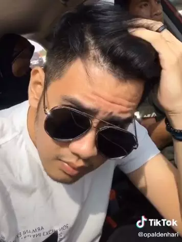 Transformasi lelaki pernah gendut dan jerawatan TikTok/@opaldenhari Transformasi lelaki pernah gendut dan jerawatan TikTok/@opaldenhari