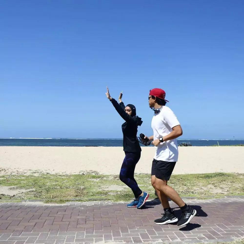 Potret seleb Tanah Air yang tetap olahraga saat liburan © 2020 brilio.net Potret seleb Tanah Air yang tetap olahraga saat liburan © 2020 brilio.net