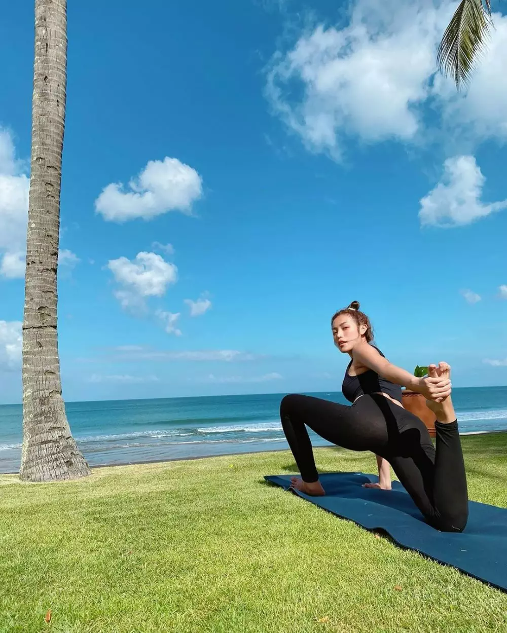 Potret seleb Tanah Air yang tetap olahraga saat liburan © 2020 brilio.net Potret seleb Tanah Air yang tetap olahraga saat liburan © 2020 brilio.net