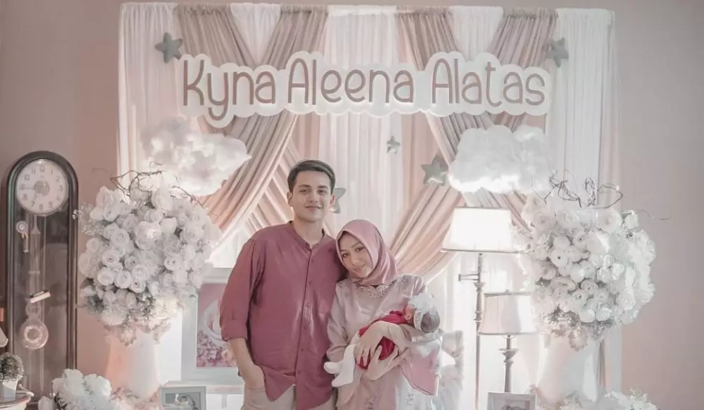 Momen romantis Adzana Bing Slamet dan suami © 2020 brilio.net Momen romantis Adzana Bing Slamet dan suami © 2020 brilio.net