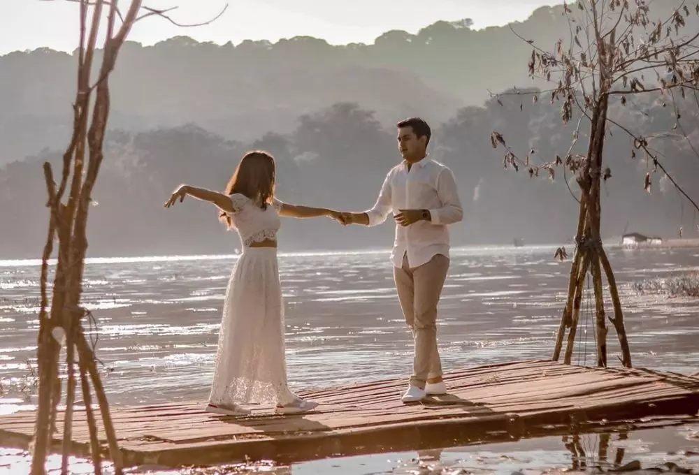 Momen romantis Adzana Bing Slamet dan suami © 2020 brilio.net Momen romantis Adzana Bing Slamet dan suami © 2020 brilio.net