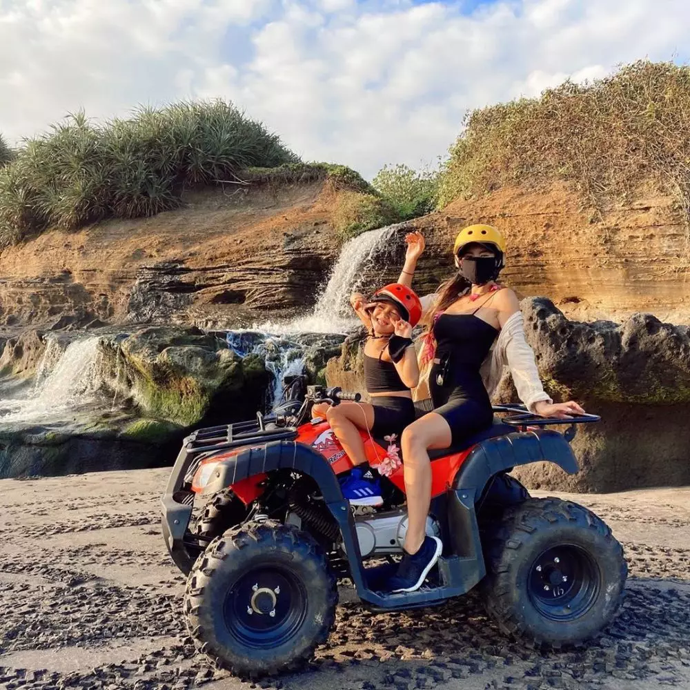 Potret Jennifer Bachdim pamer baby bump © 2020 brilio.net