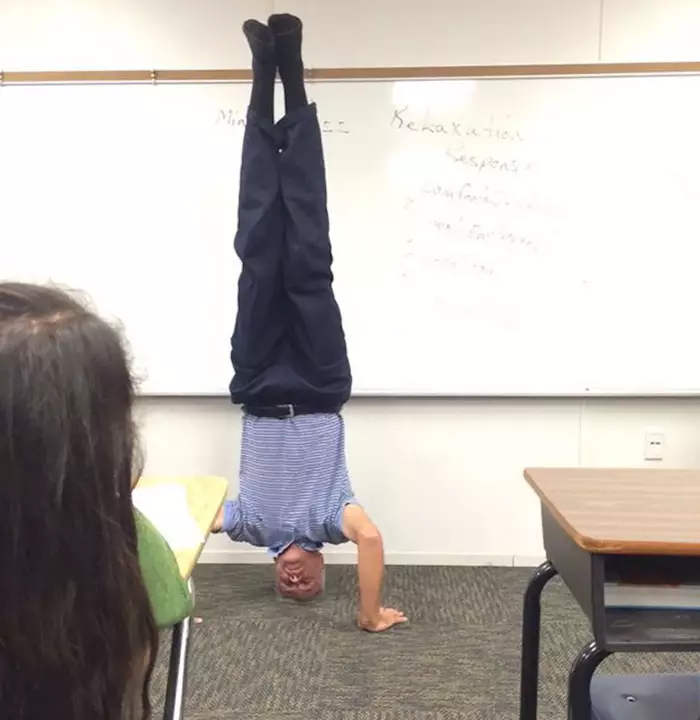 gaya unik guru saat mengajar  Berbagai Sumber gaya unik guru saat mengajar  Berbagai Sumber