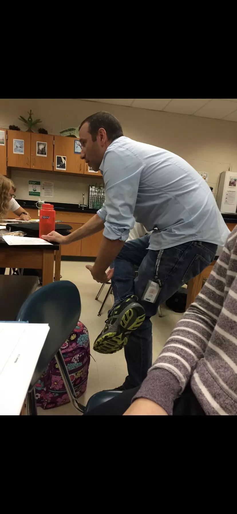 gaya unik guru saat mengajar  Berbagai Sumber gaya unik guru saat mengajar  Berbagai Sumber