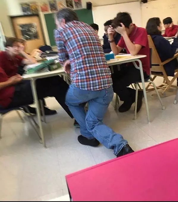 gaya unik guru saat mengajar  Berbagai Sumber gaya unik guru saat mengajar  Berbagai Sumber