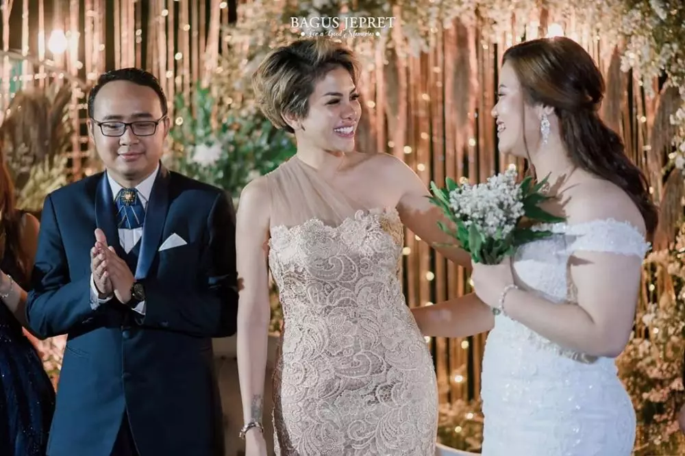 momen nikita mirzani nikahkan pasangan Instagram